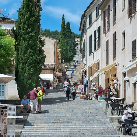 Owl Esteva - Family And Friends Вилла